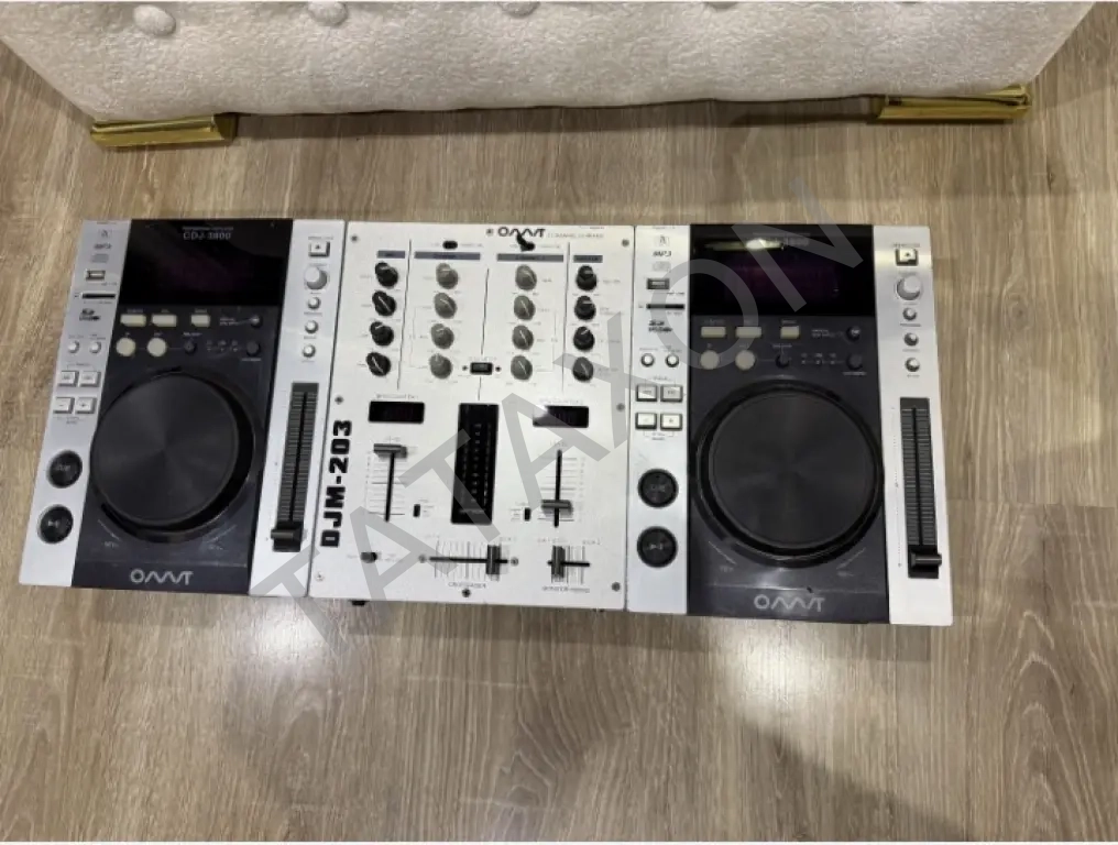 * DJ пульт набор mp3 USB и разьем под флешку в хорошем рабочем состоян